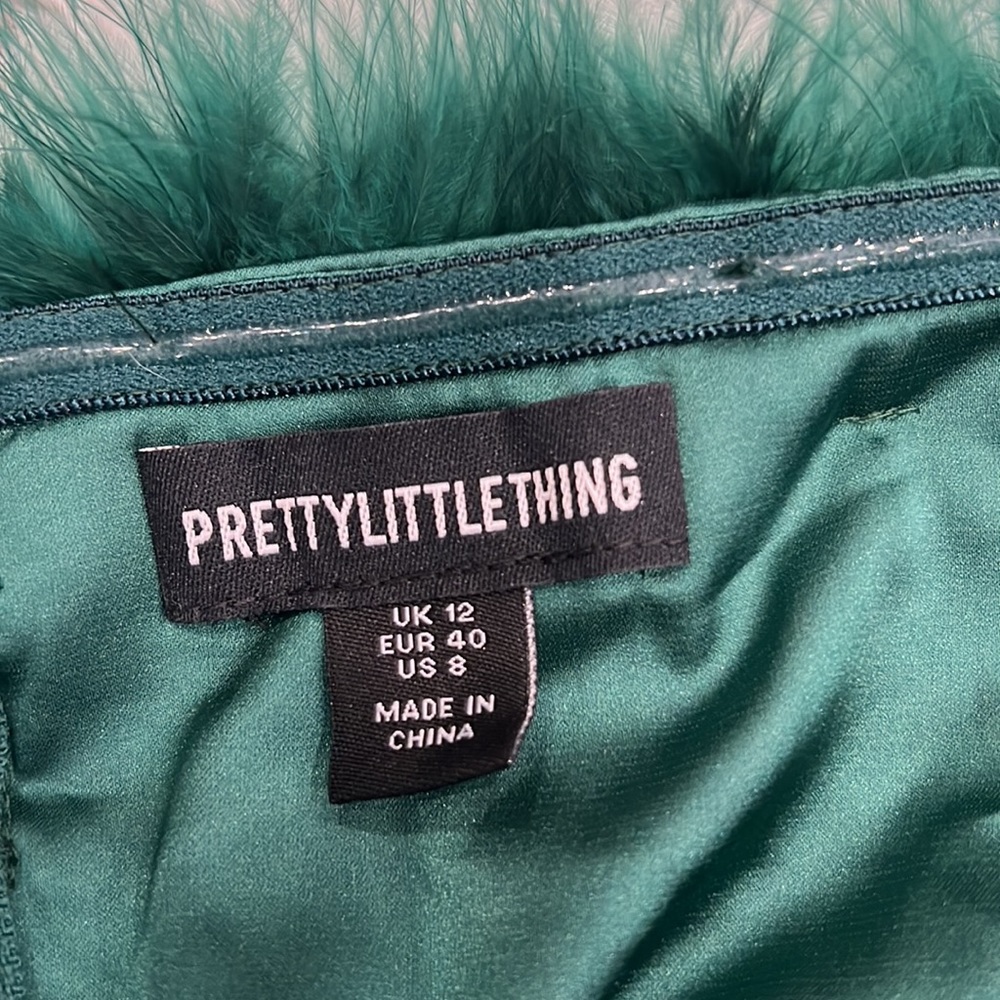 Pretty Little Thing Crop Top - Picture 3 of 4
